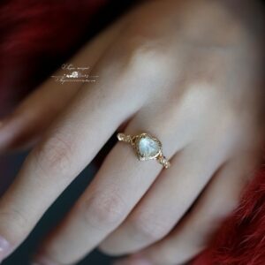 Gestern Dream | Mother – of – Pearl & Crystal Luxury Ring