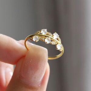 Vintage Leaf – Design Adjustable Ring with White Ice Cabochon